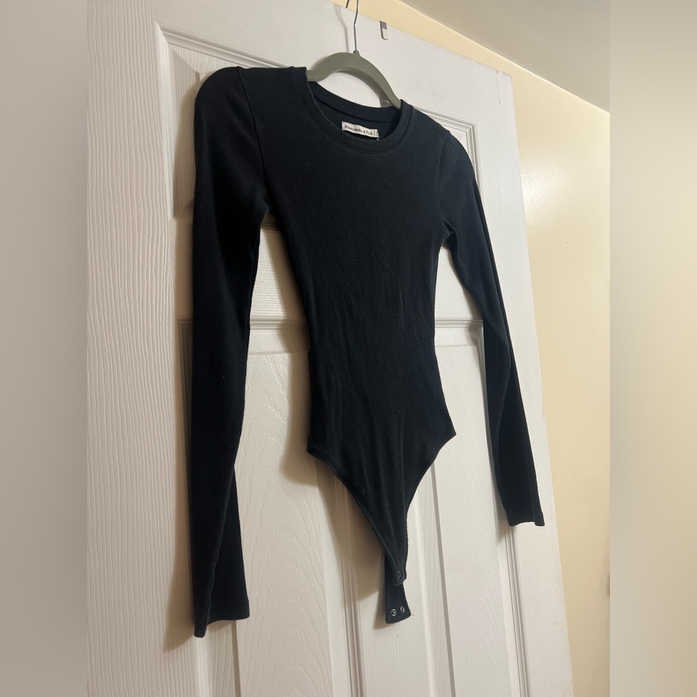 A&F Ribbed Crewneck Long-Sleeve Bodysuit Black - Picture 2 of 8